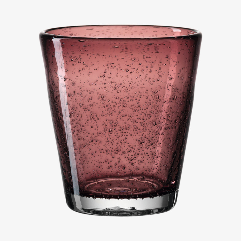 Haandlavede drikkeglas fra BURANO-serien faas i en moderne lyseroed nuance.