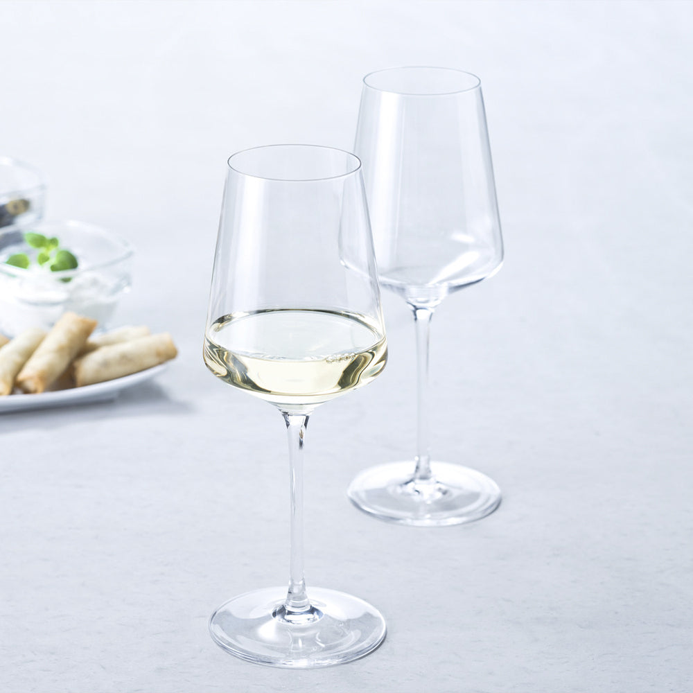 Hvidvinsglassene fra Puccini serien har en bred overflade som hjaelper iltningen af vinen.