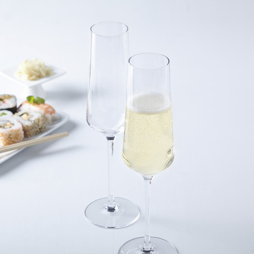 Smalle champagneglas der passer perfekt til ens samling af Puccini glas fra Leonardo.